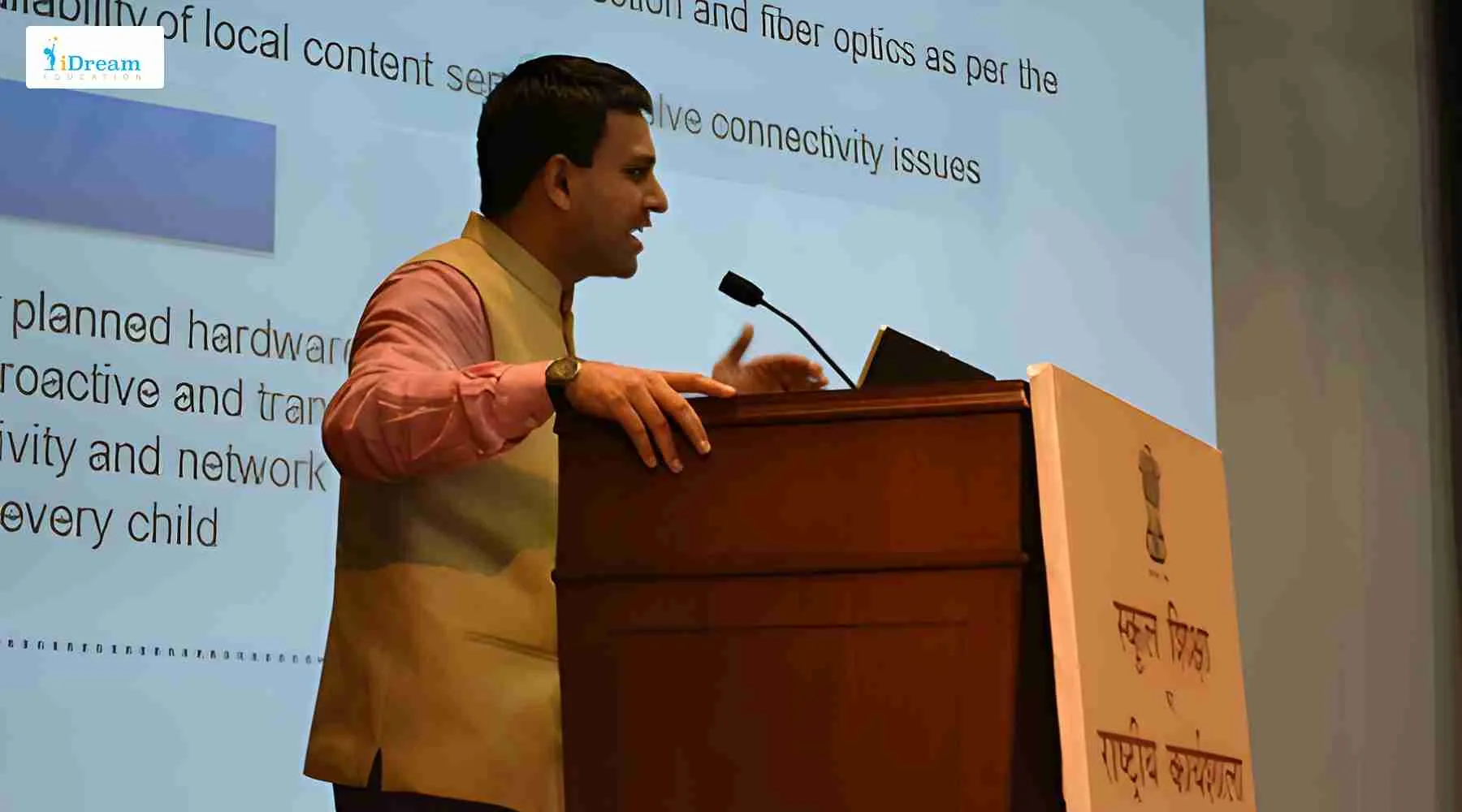 Puneet Goyal, Director of iDream Education, presenting iDream’s ICT policy suggestions to the Ministry of Education during Chintan Shivir 2017