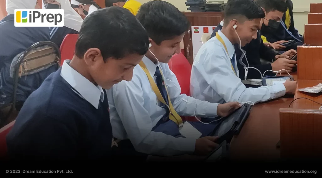 Visual of students experiencing a Personalized Adptive Learning solution on tablets aligned with the vision of Samagra Shiksha Abhiyan