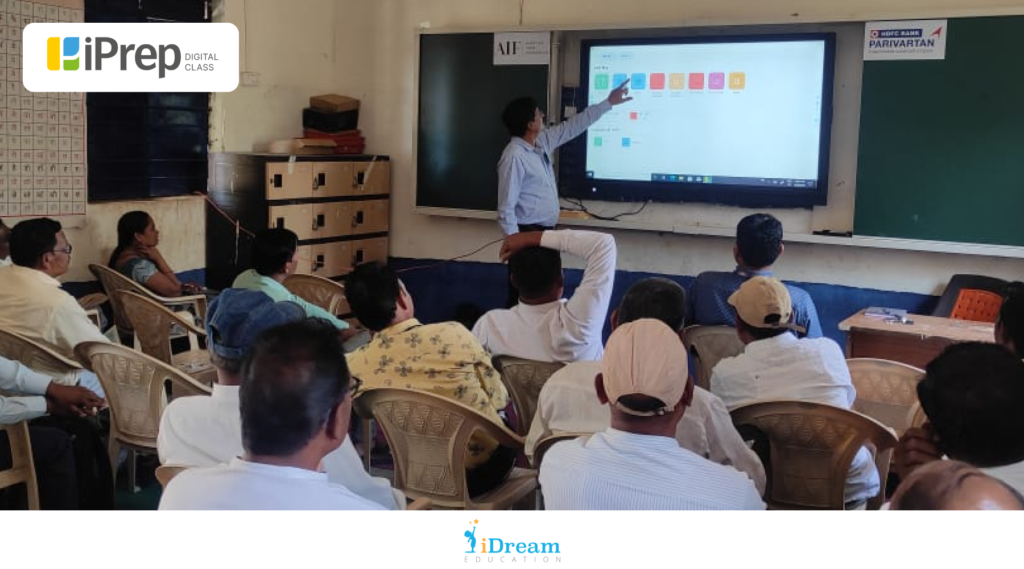 Teachers of Nandurbar Trying their hands on iPrep Digital Class