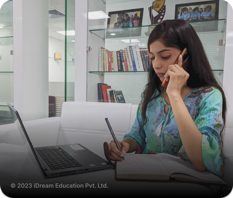 Visual of iDream Education Staff providing customer support for its Digital Learning Solutions